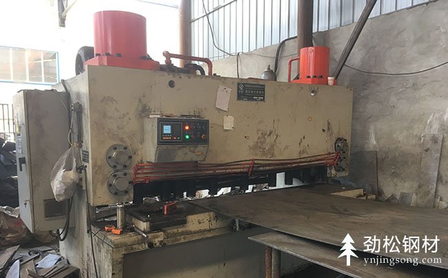 剪板機(jī)分類及優(yōu)缺點(diǎn) 剪板機(jī)分類及優(yōu)缺點(diǎn)