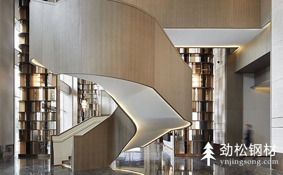 云南昆明圓弧形樓梯設計及尺寸，既美觀又大氣